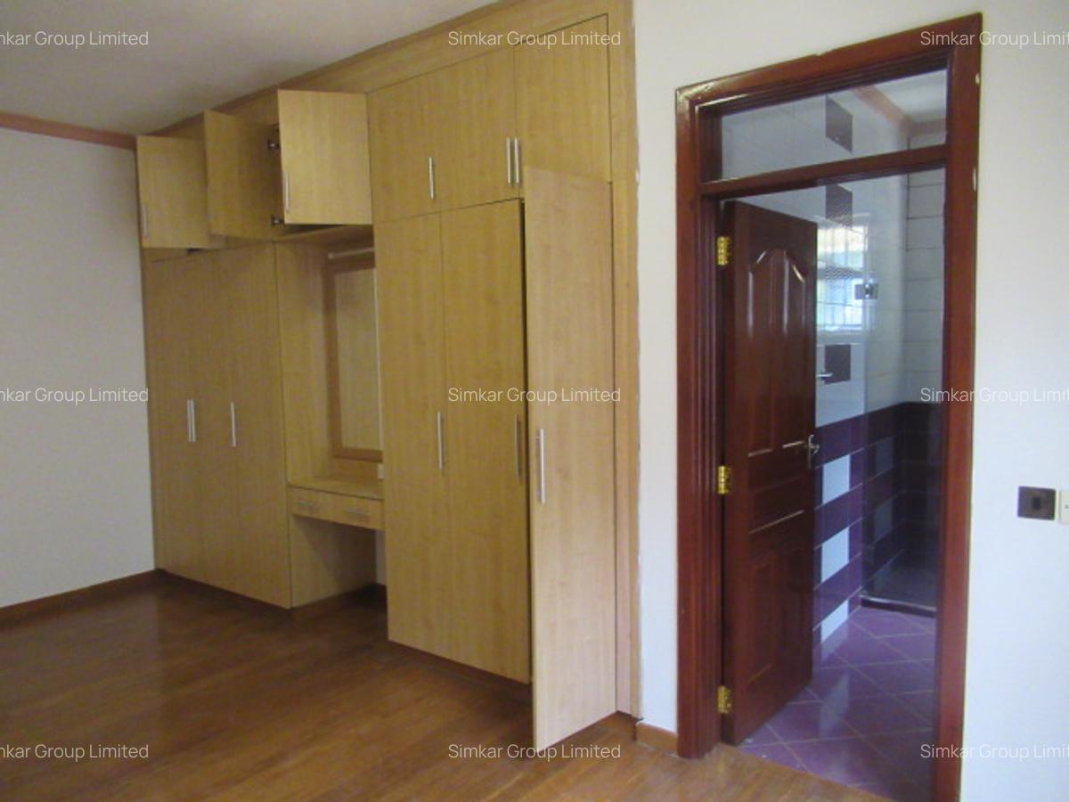 4 Bed Townhouse with En Suite at Westlands - 17