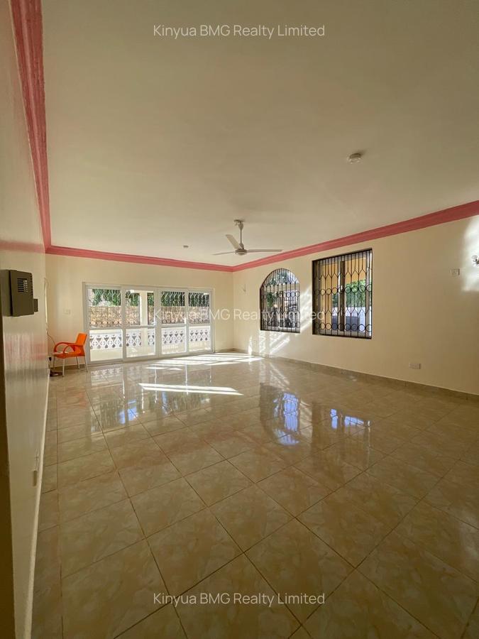 4 Bed Townhouse with En Suite in Nyali Area - 1