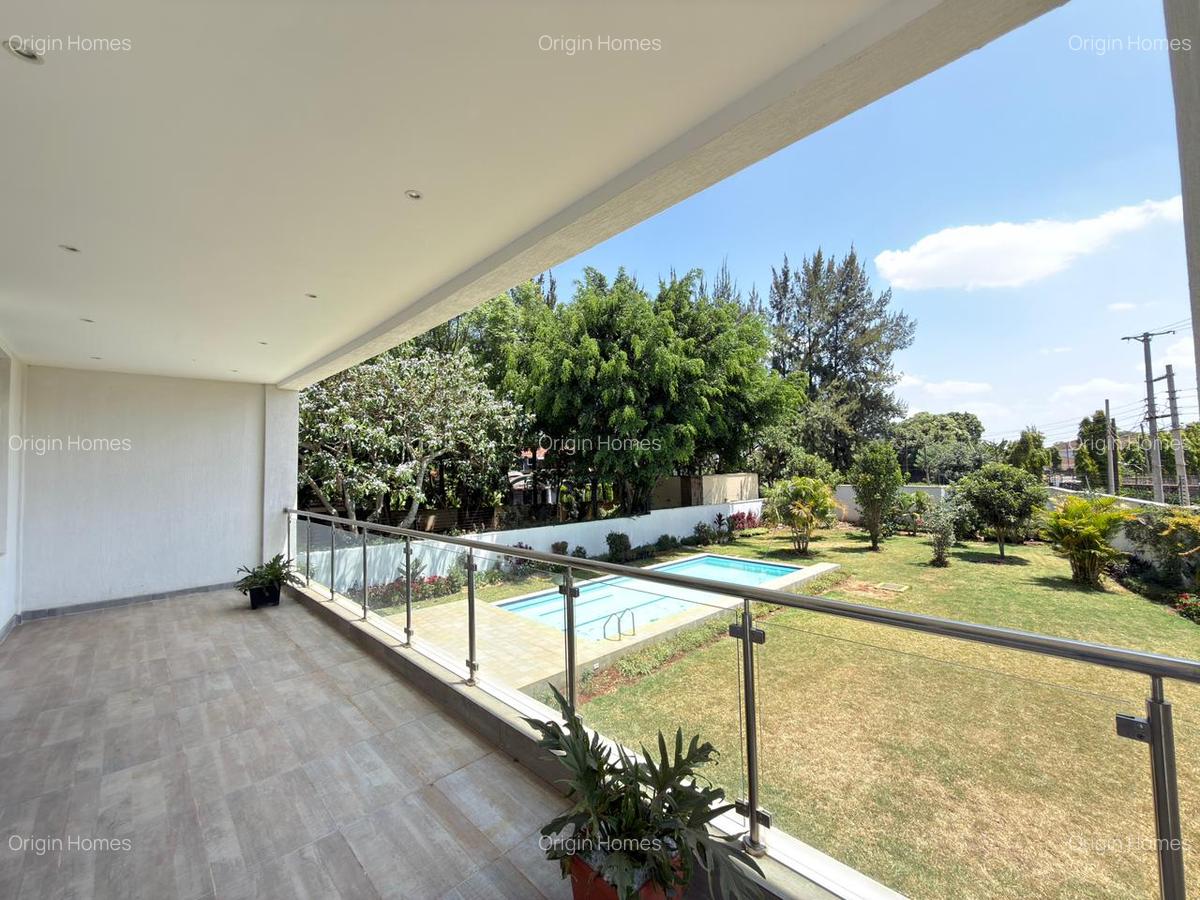 5 Bed House with En Suite in Runda - 11