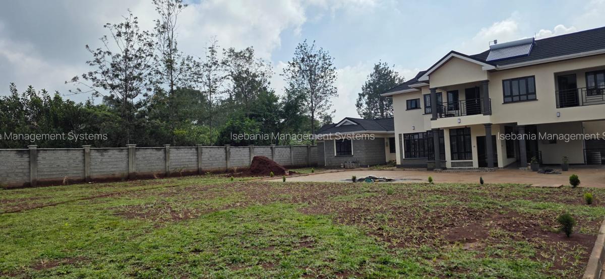 5 Bed House with En Suite at - 19