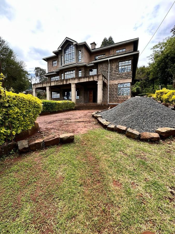 6 Bed House with En Suite at Kerarapon Drive - 2