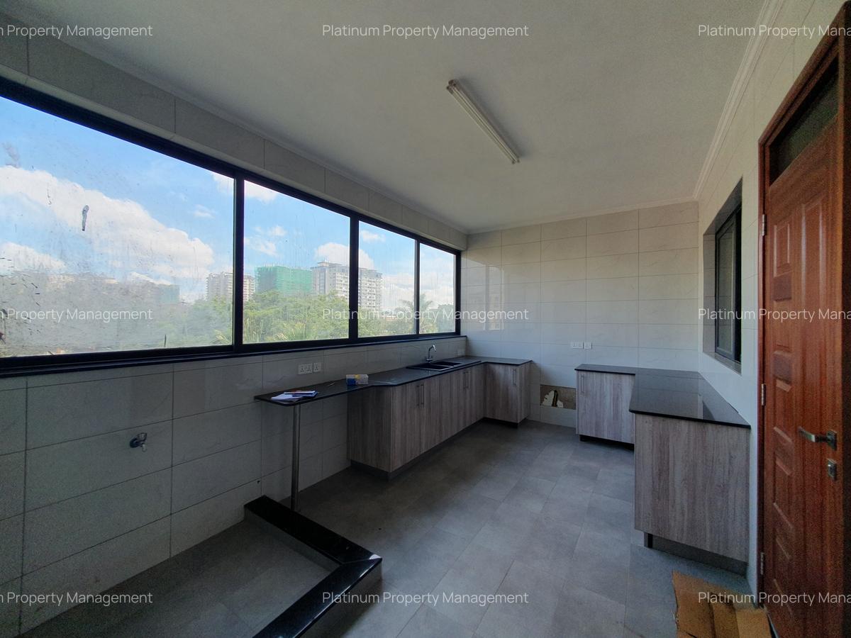 4 Bed Apartment with En Suite in Parklands - 16