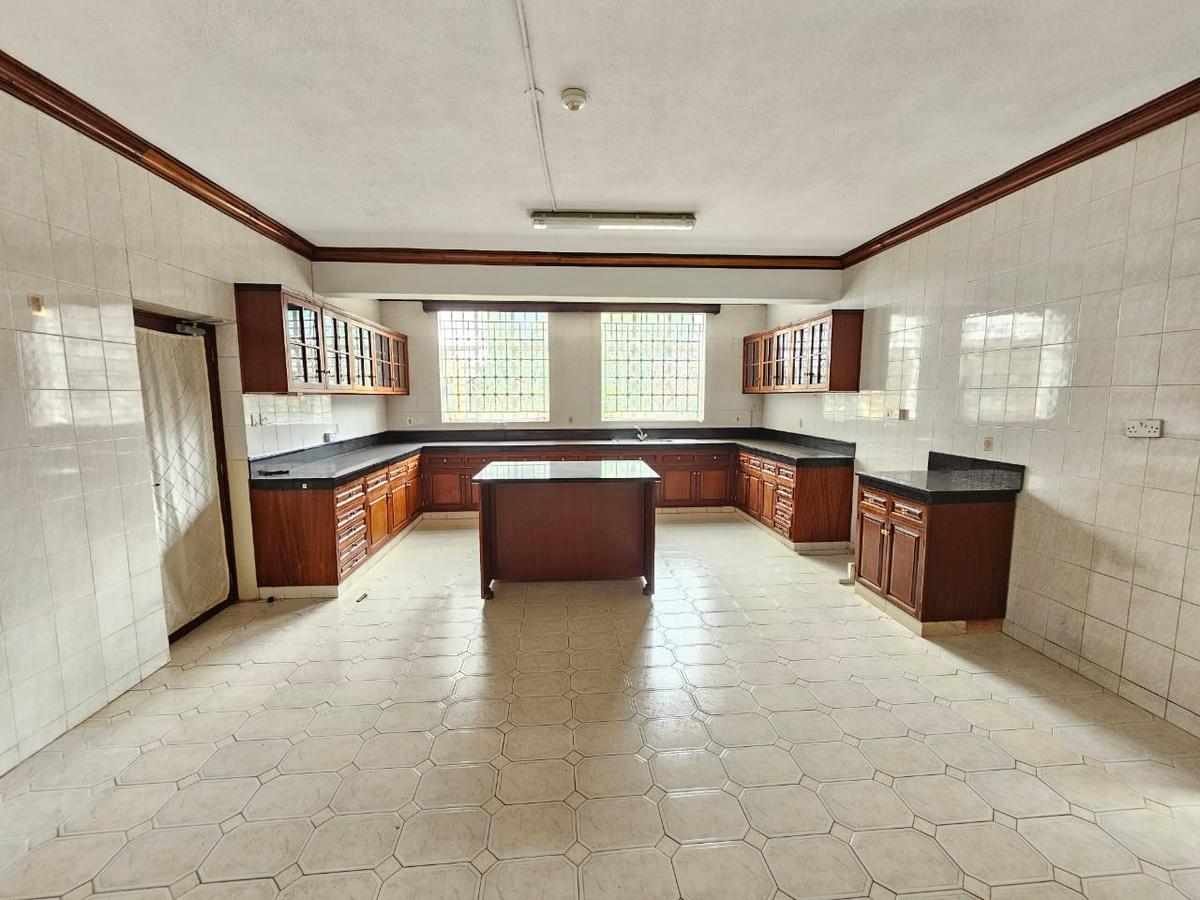 5 Bed House with En Suite in Muthaiga - 5