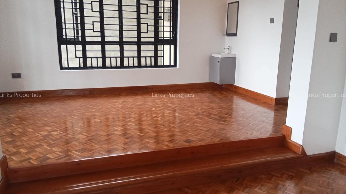 5 Bed Townhouse with En Suite at Karen - 6