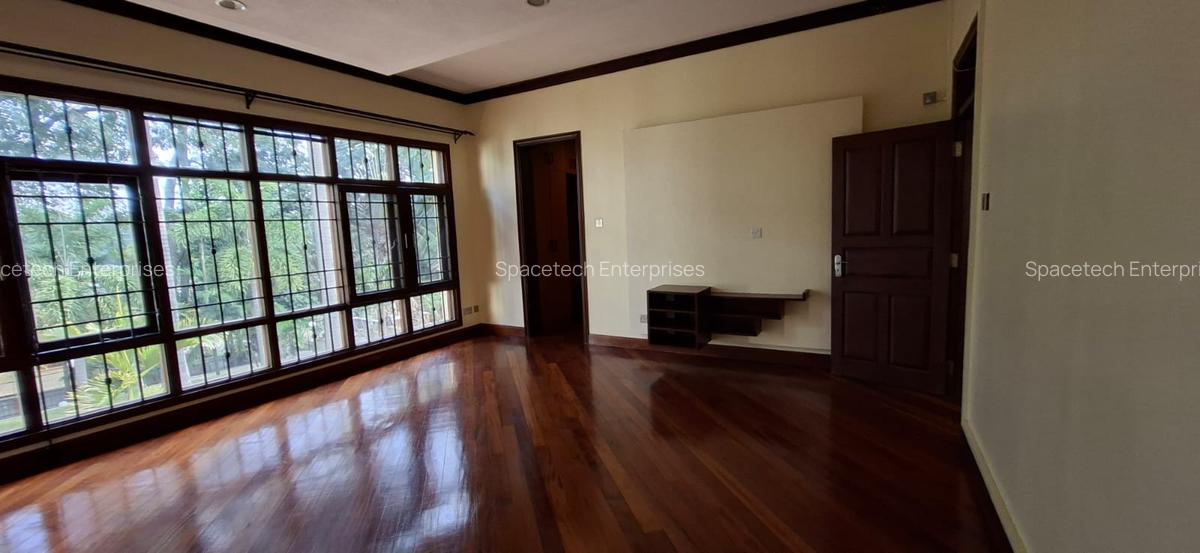 3 Bed House with En Suite in Hill View - 6