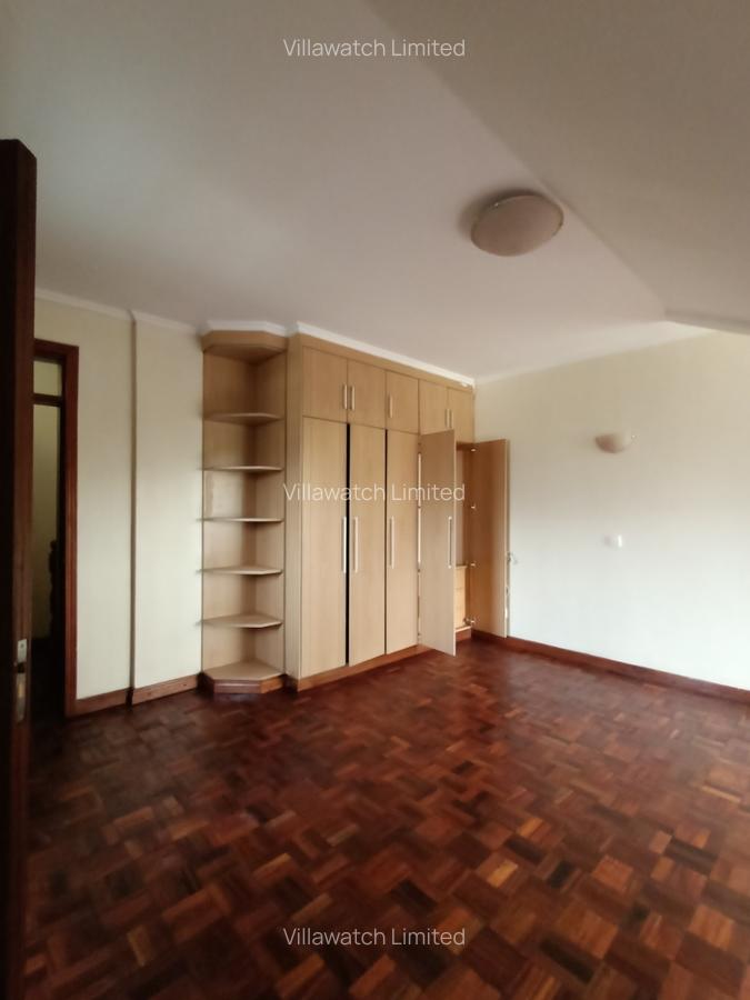 5 Bed Townhouse with En Suite in Lavington - 12