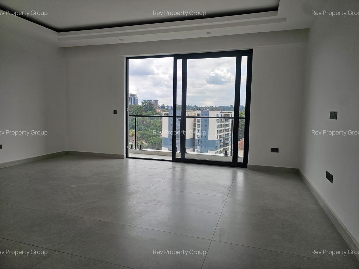 3 Bed Apartment with En Suite in Brookside - 1