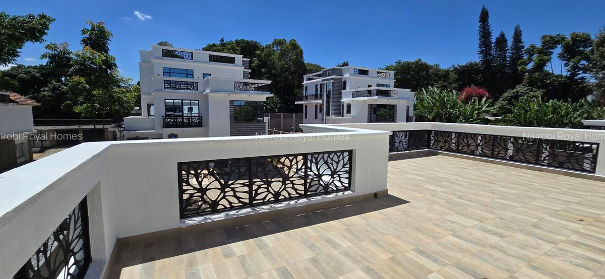 5 Bed Townhouse with En Suite at Lavington Green - 9