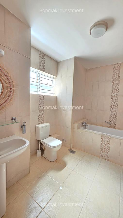 4 Bed House with En Suite at Old Runda - 16