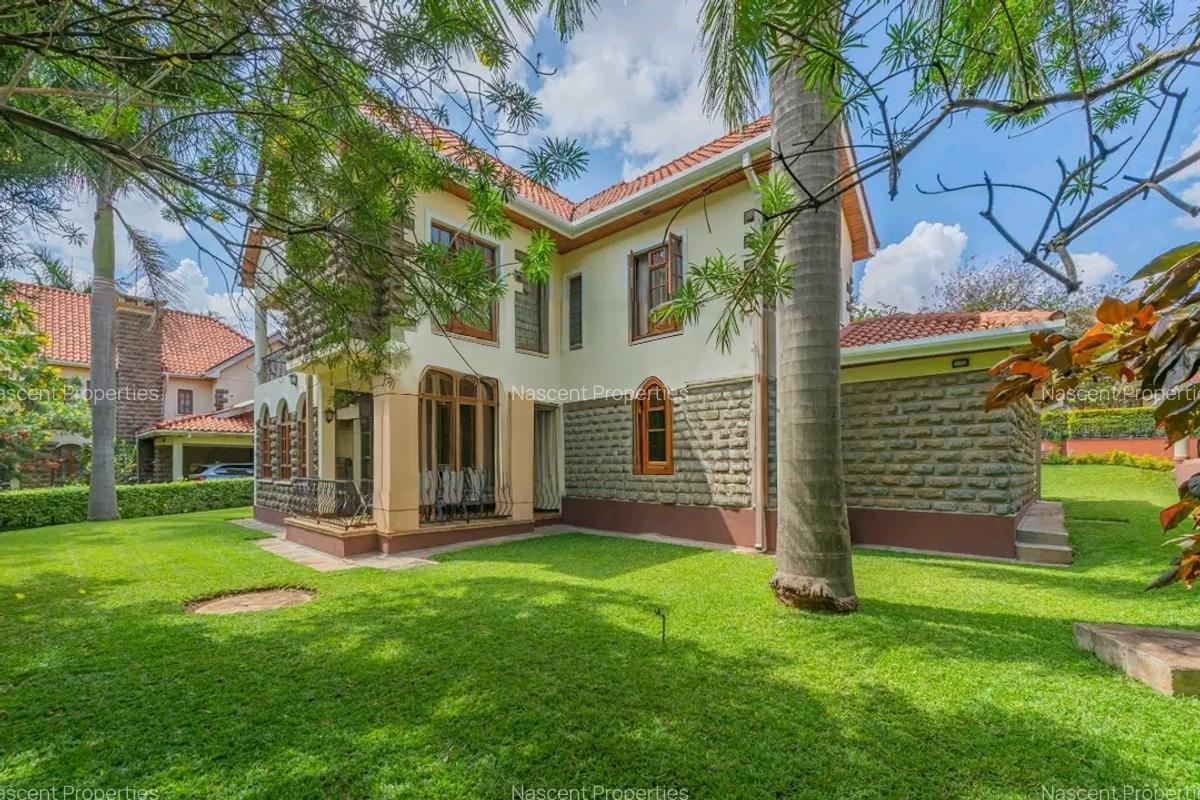 4 Bed House with En Suite in Lavington - 1