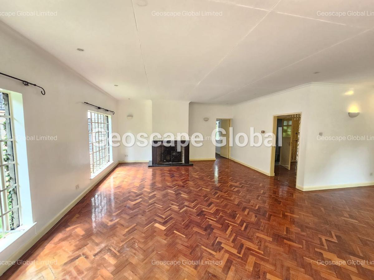 4 Bed House with En Suite in Rosslyn - 15