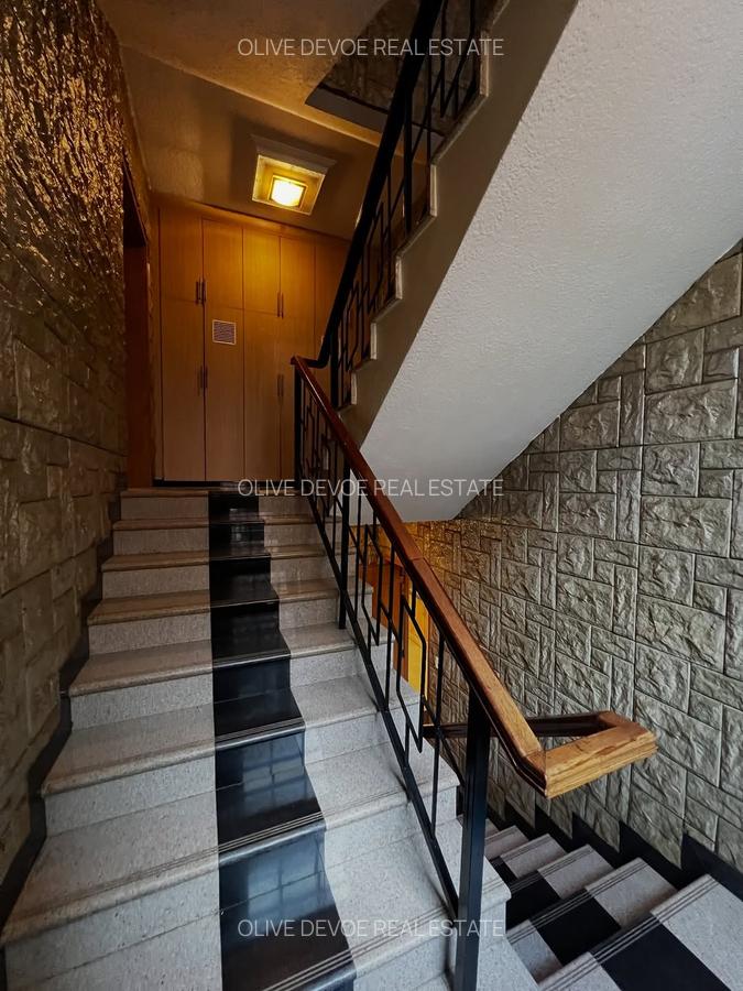 4 Bed Townhouse with En Suite in Lavington - 10