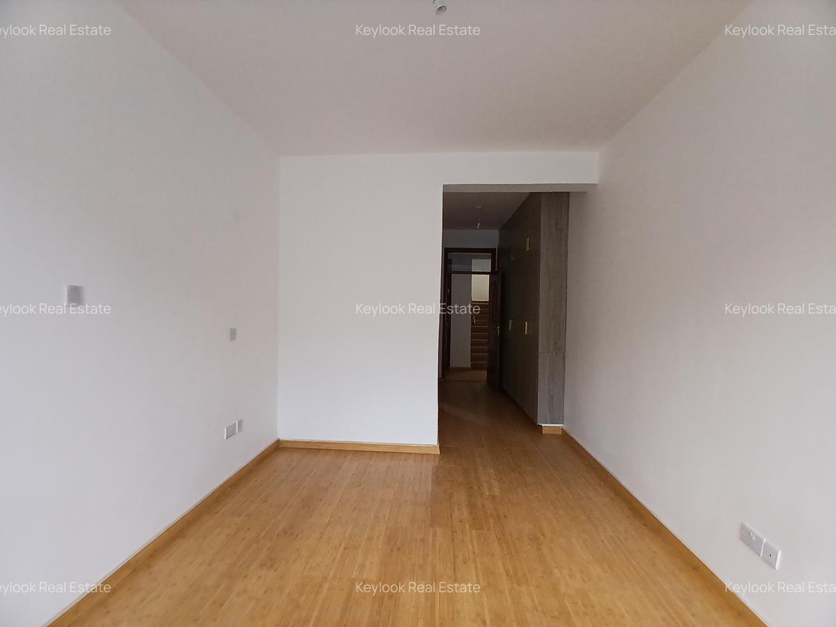 4 Bed Townhouse with En Suite at Lavington - 7