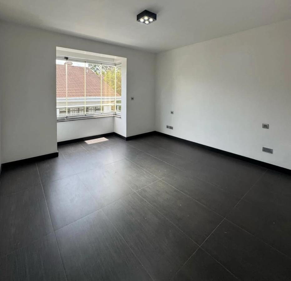Serviced 3 Bed Apartment with En Suite at Riverside Drive - 5