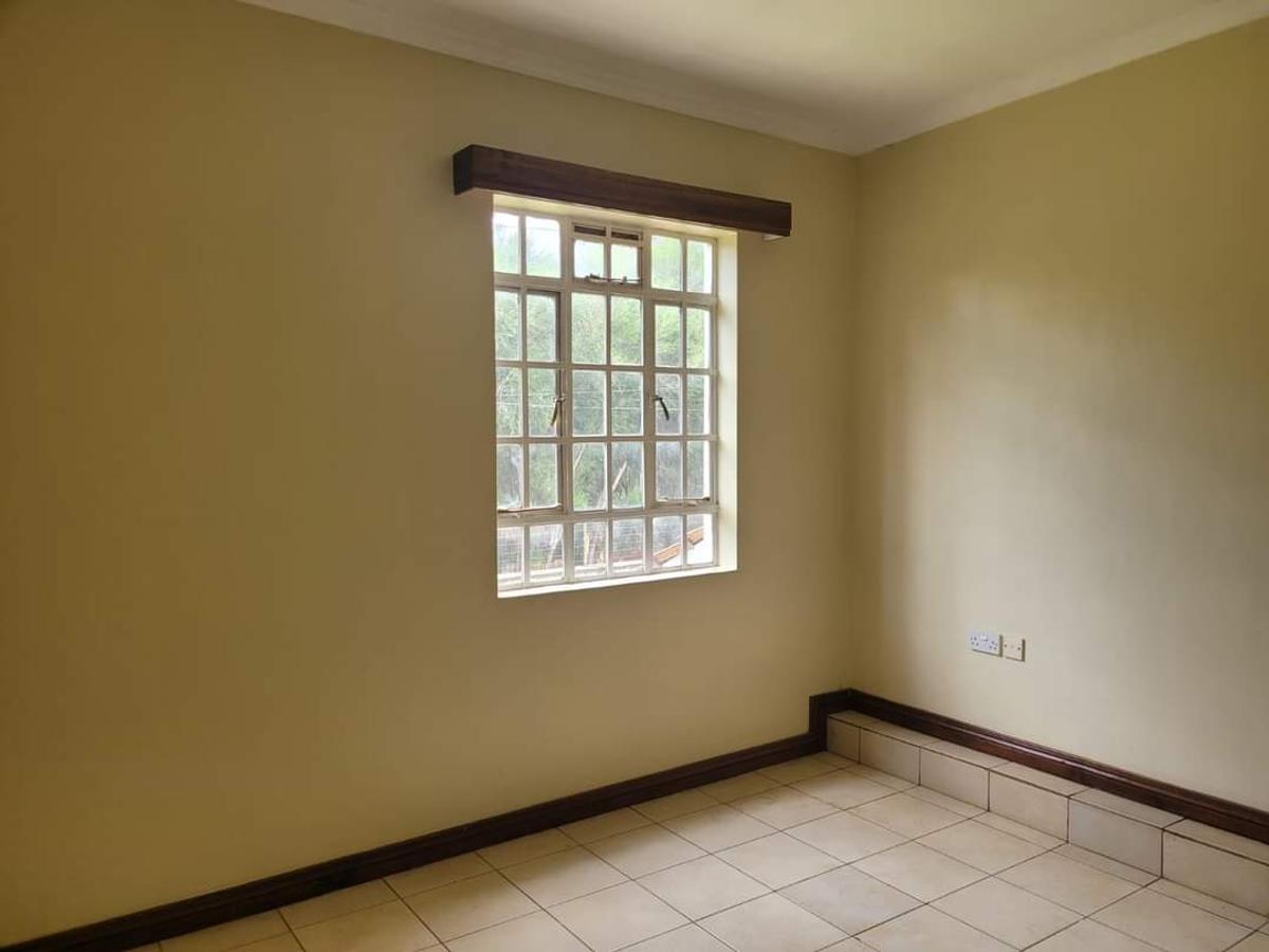 4 Bed Townhouse with En Suite at Karen Road - 14