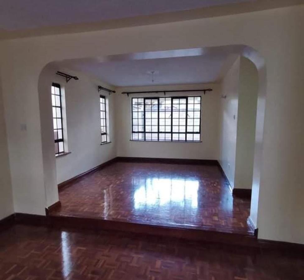 5 Bed Townhouse with En Suite in Lavington - 3