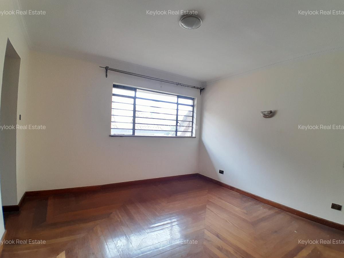 5 Bed Townhouse with En Suite at Lavington - 14