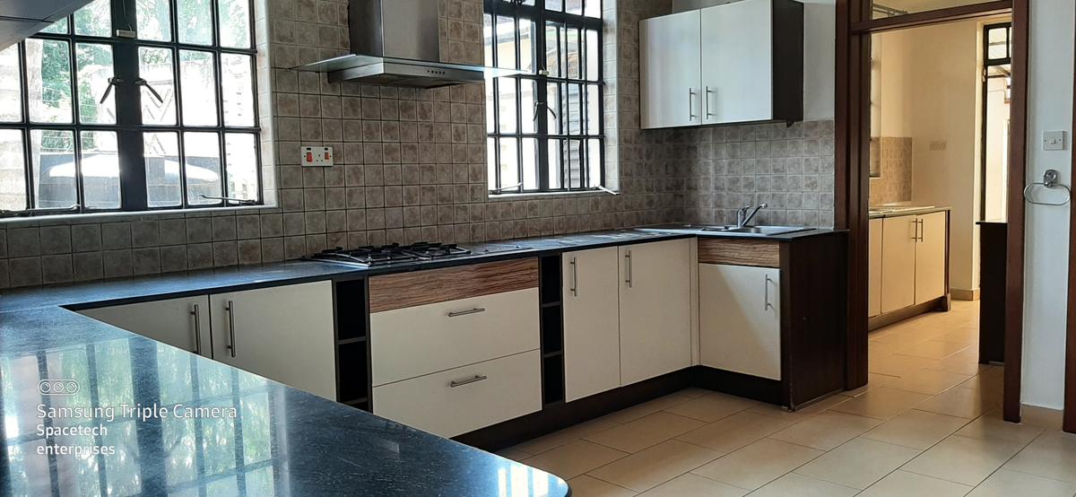 4 Bed Townhouse with En Suite in Lavington - 6