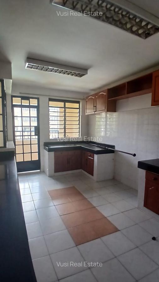 3 Bed Apartment with En Suite in Kileleshwa - 11