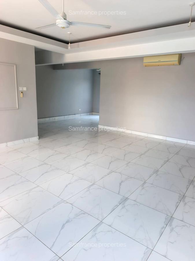 Serviced 3 Bed Apartment with En Suite at 3Rd Avenue - 6