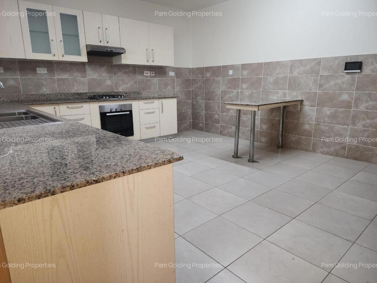 3 Bed Apartment with En Suite in Rhapta Road - 4