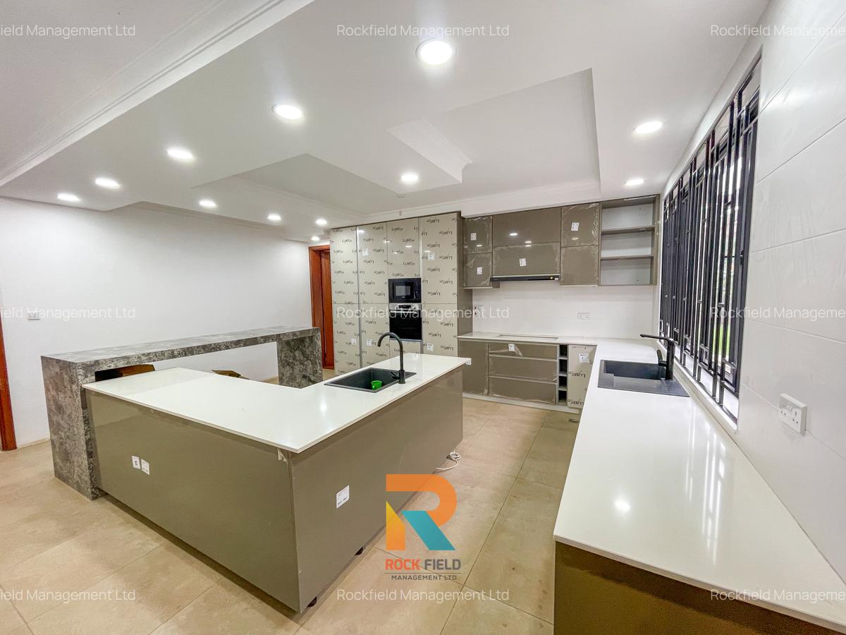 6 Bed Townhouse with En Suite in Lavington - 3