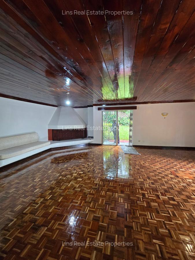 5 Bed House with En Suite in Lavington - 4