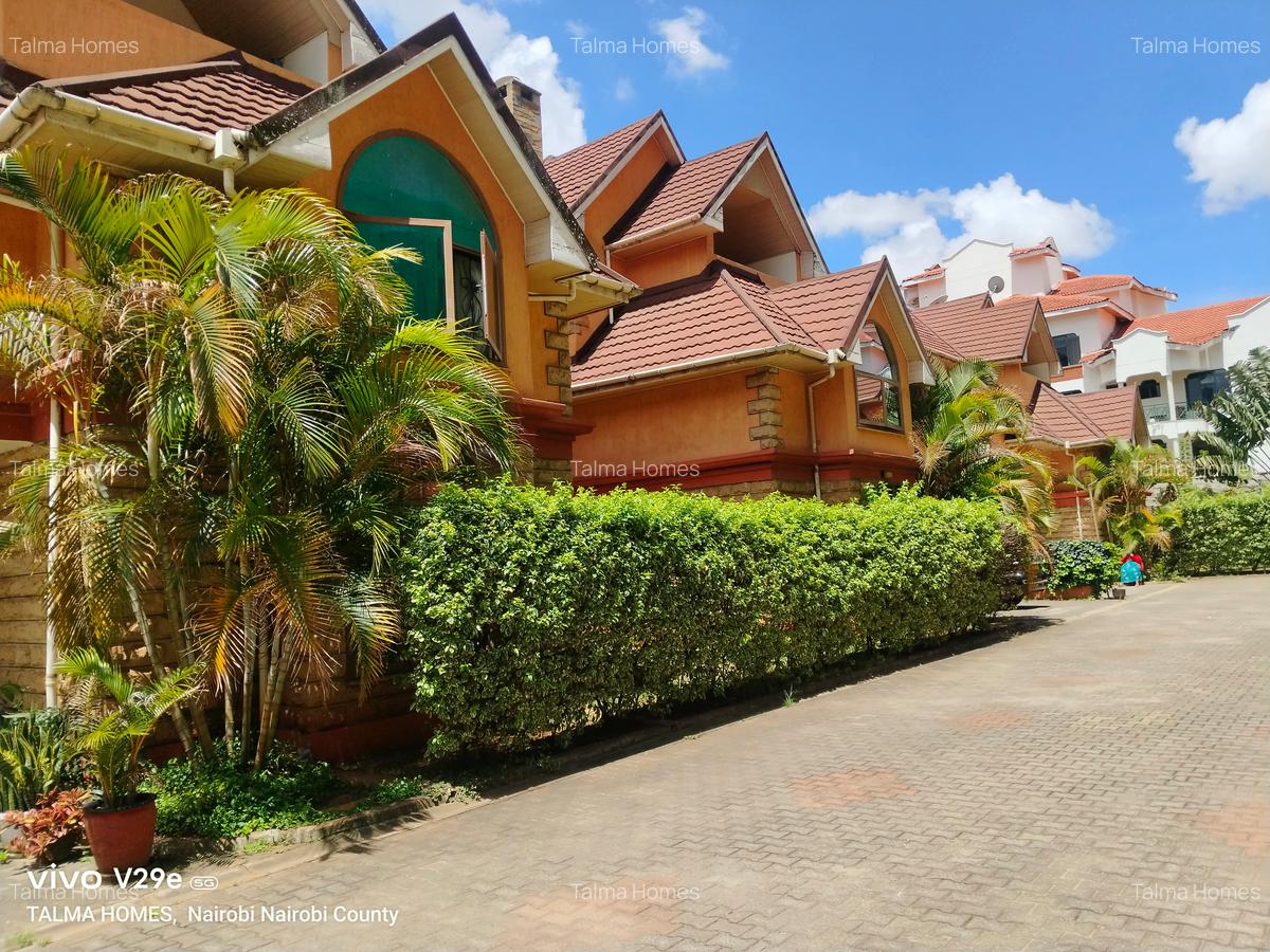 5 Bed Townhouse with En Suite at Valley Arcade - 1