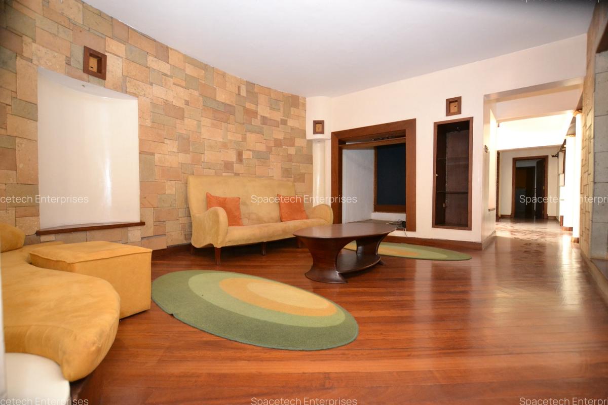 5 Bed House with En Suite in Runda - 7