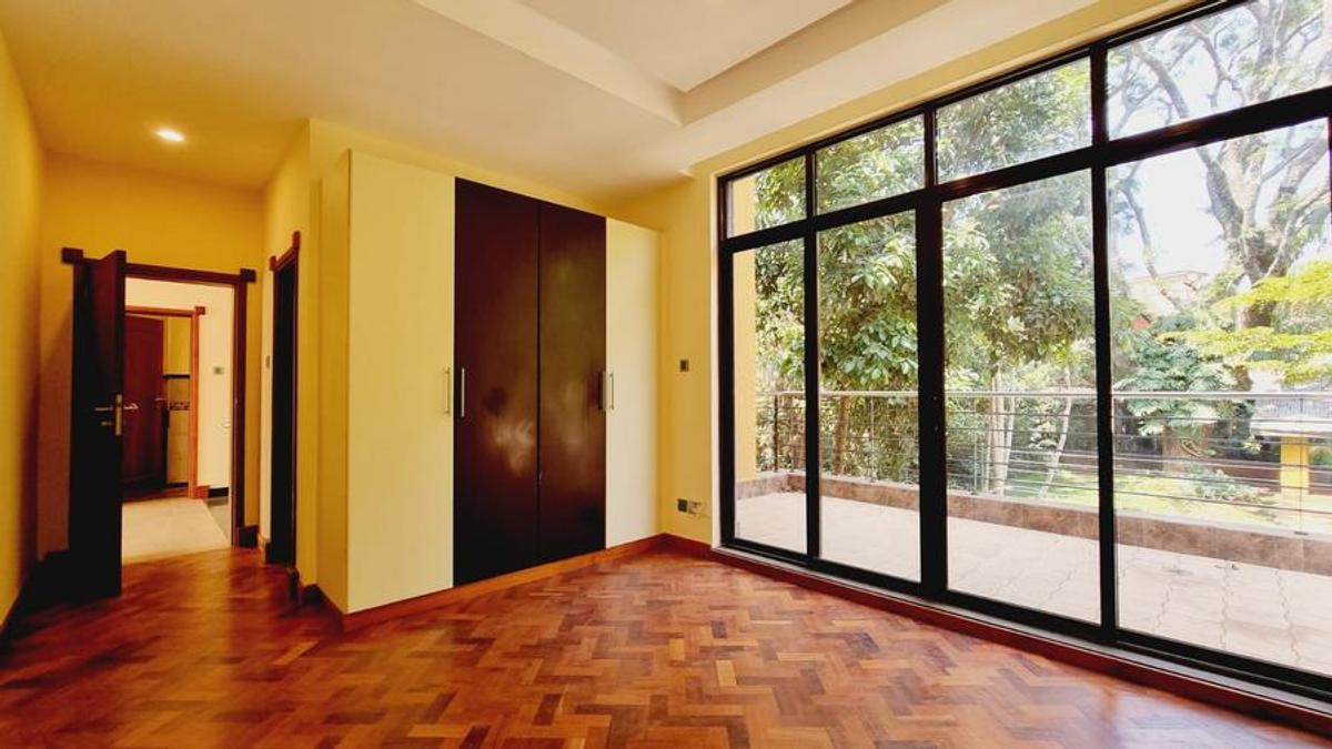 5 Bed Townhouse with En Suite in Lavington - 4