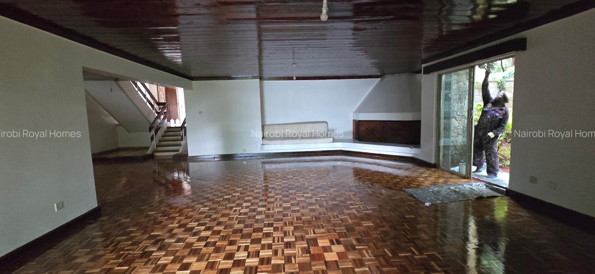 4 Bed House with En Suite at Lavington - 17