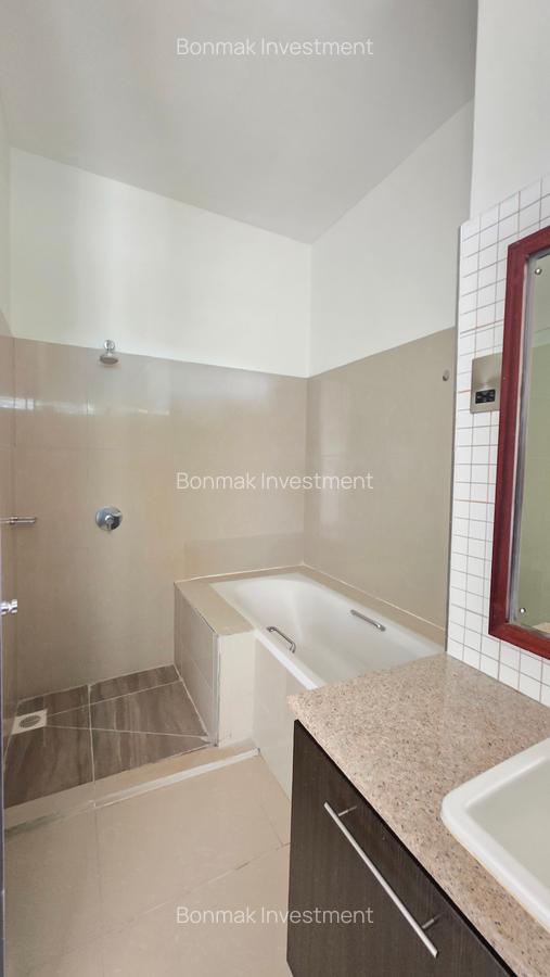 3 Bed Apartment with En Suite at Lavington - 20