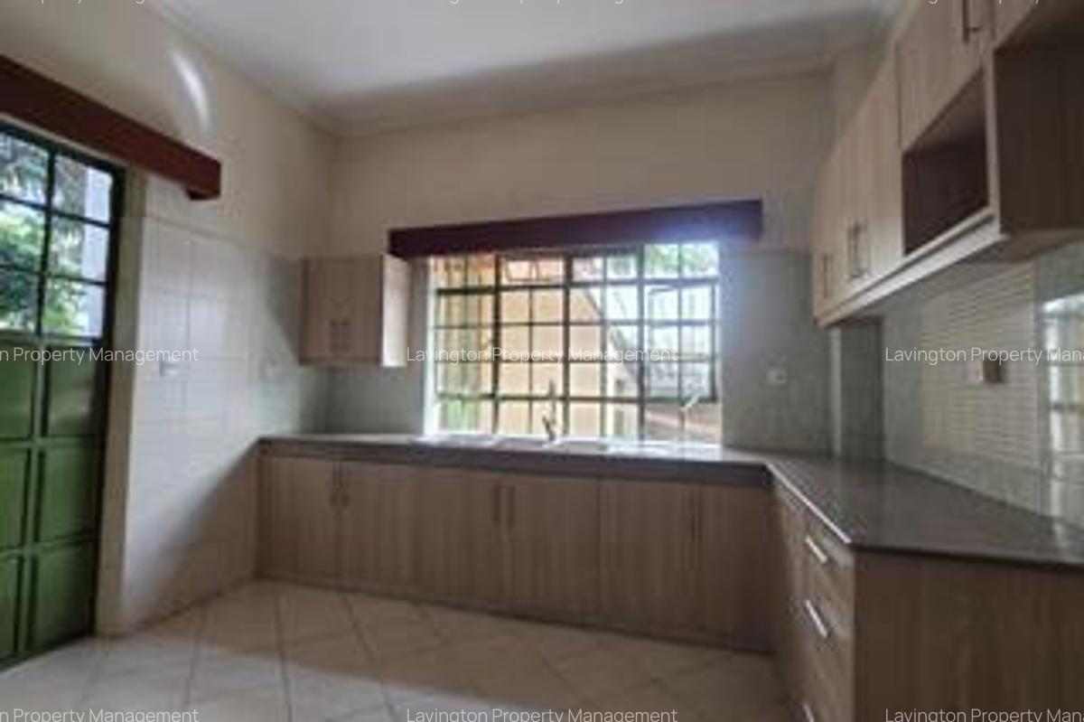 4 Bed Townhouse with En Suite at Lavington Green - 7