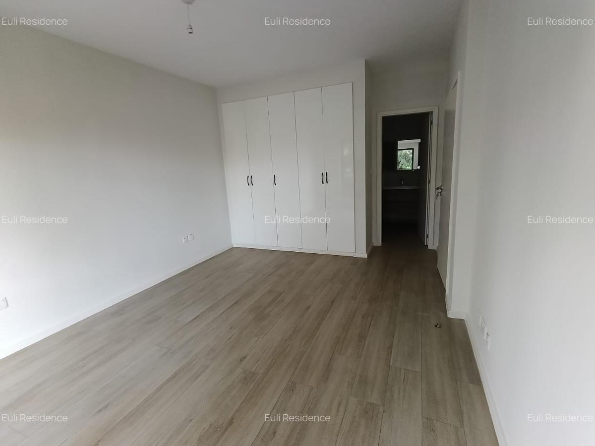 2 Bed Apartment with En Suite at Riverside Drive - 4