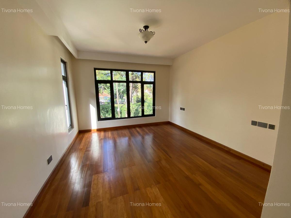 5 Bed House with En Suite in Runda - 16