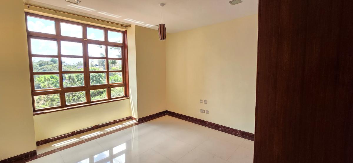 4 Bed Apartment with En Suite at Hundreds Streets - 17