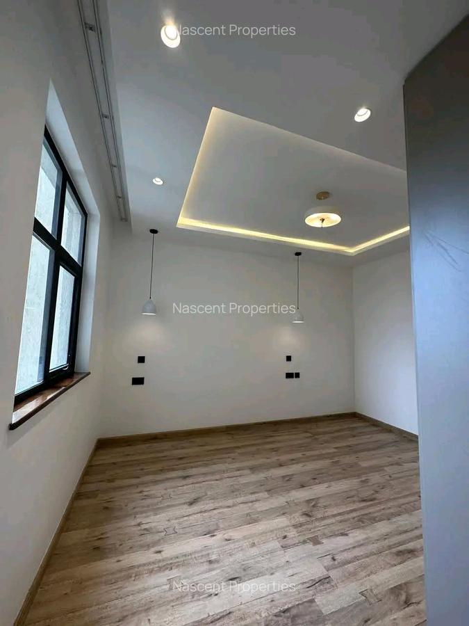 4 Bed Apartment with En Suite at Riverside Dr - 12