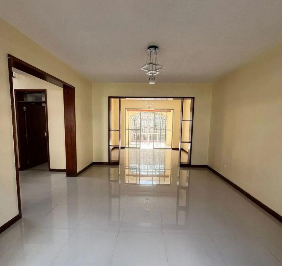 4 Bed Townhouse with En Suite in Lavington - 2