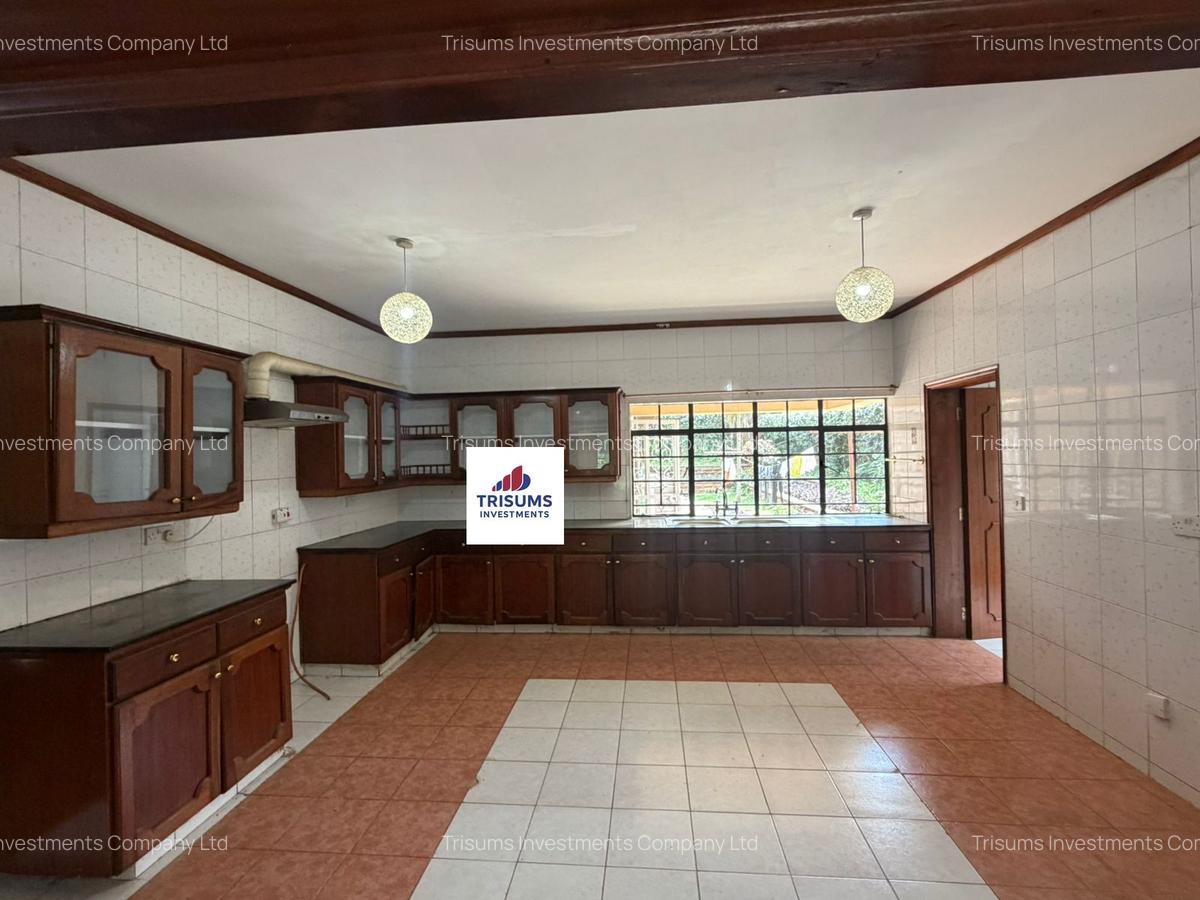 5 Bed House with En Suite in Runda - 4