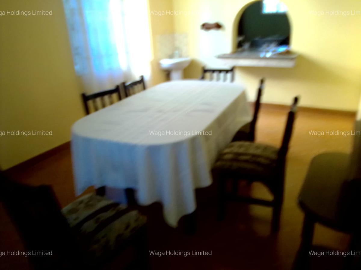 4 Bed House with En Suite at Custom Road - 5