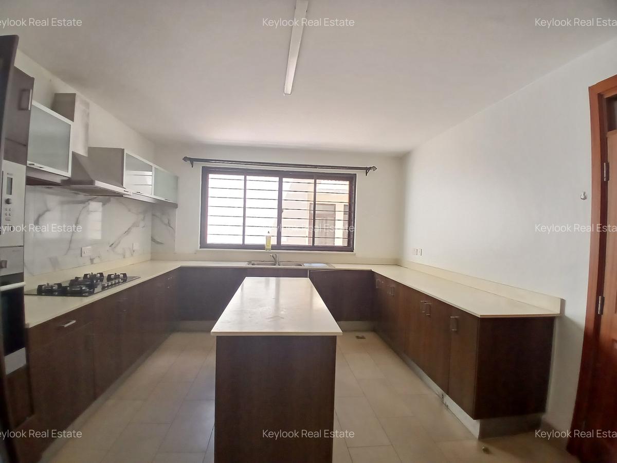 5 Bed Townhouse with En Suite at Lavington Green - 16