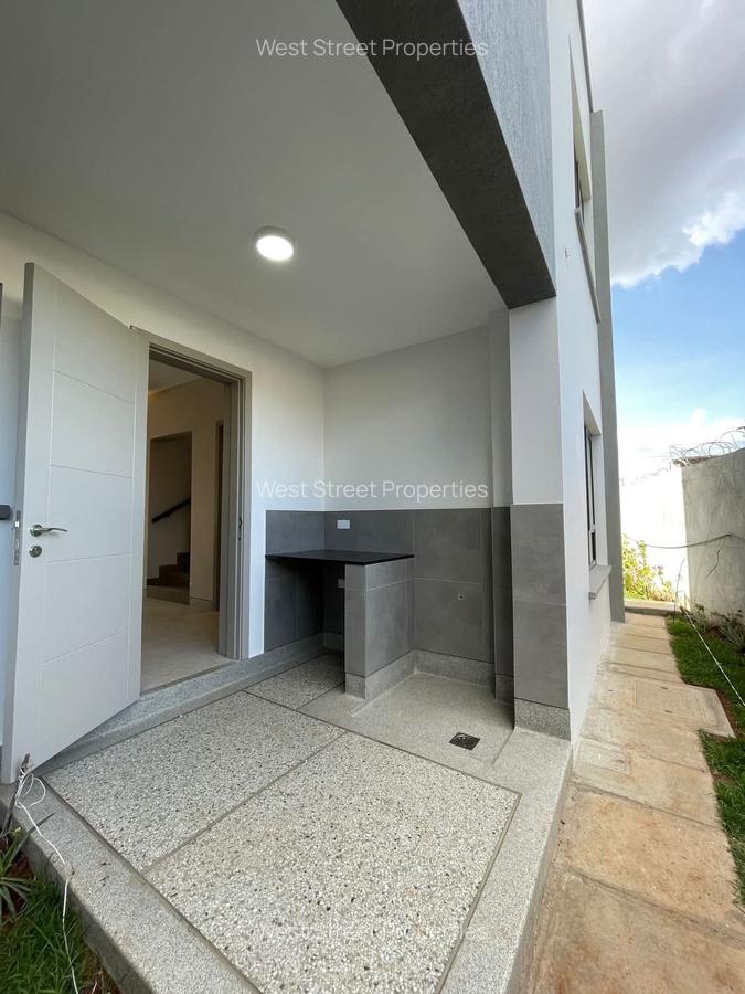 4 Bed Townhouse with En Suite at Langata - 10