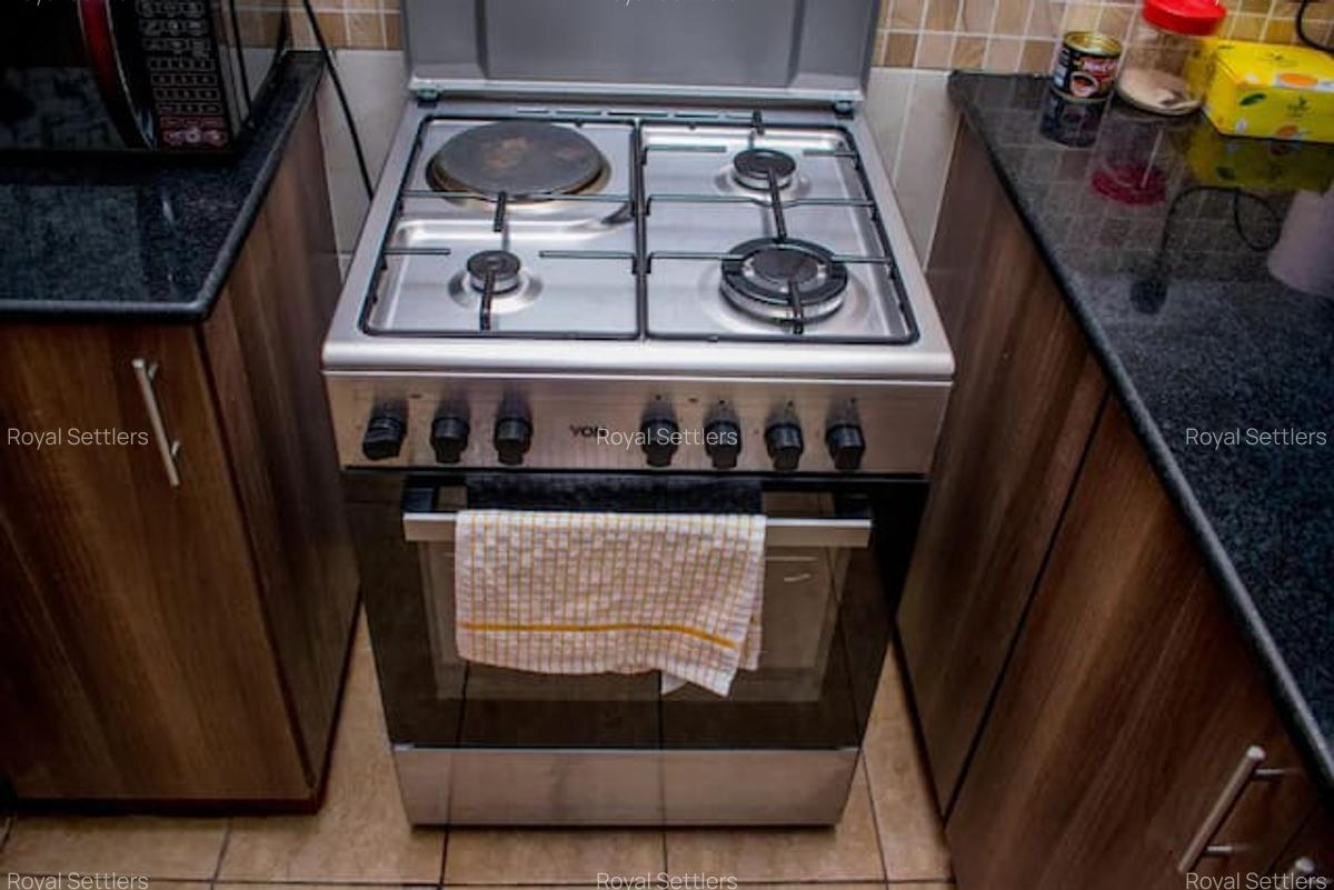 Serviced 1 Bed Apartment with En Suite at Westlands Close - 6