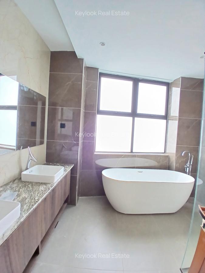 3 Bed Apartment with En Suite at Riverside Drive - 4