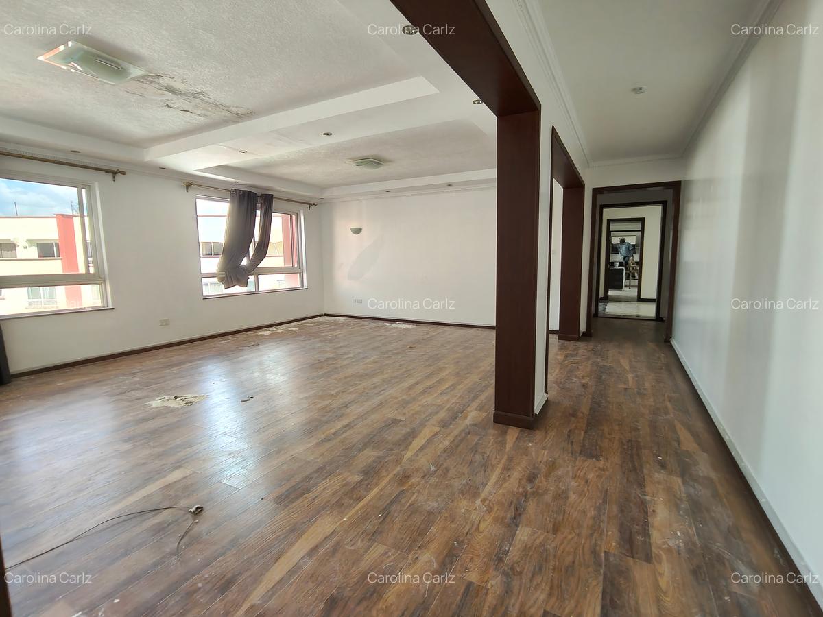 4 Bed Apartment with En Suite at Brookside Drive - 2