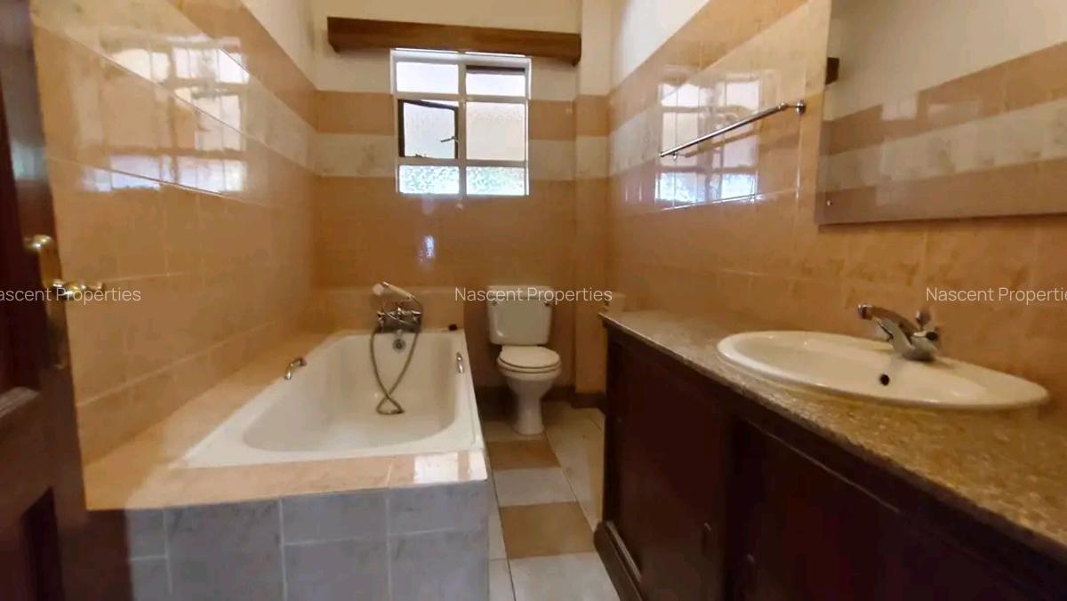 5 Bed House with En Suite in Nyari - 15