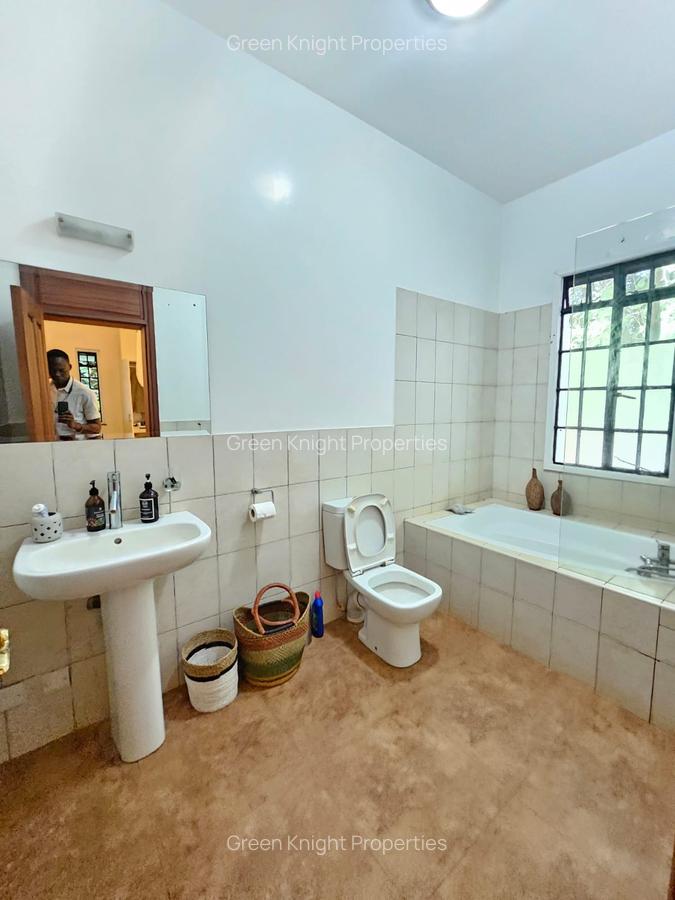 4 Bed House with En Suite in Loresho - 12