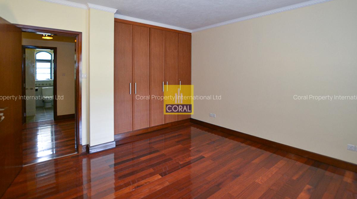 3 Bed Apartment in Riverside - 10