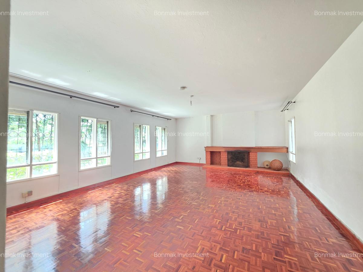 4 Bed House with En Suite at Hillview Estate. - 17