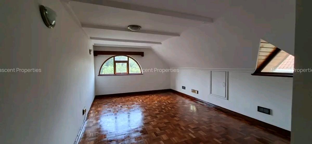 4 Bed Townhouse with En Suite in Lavington - 9